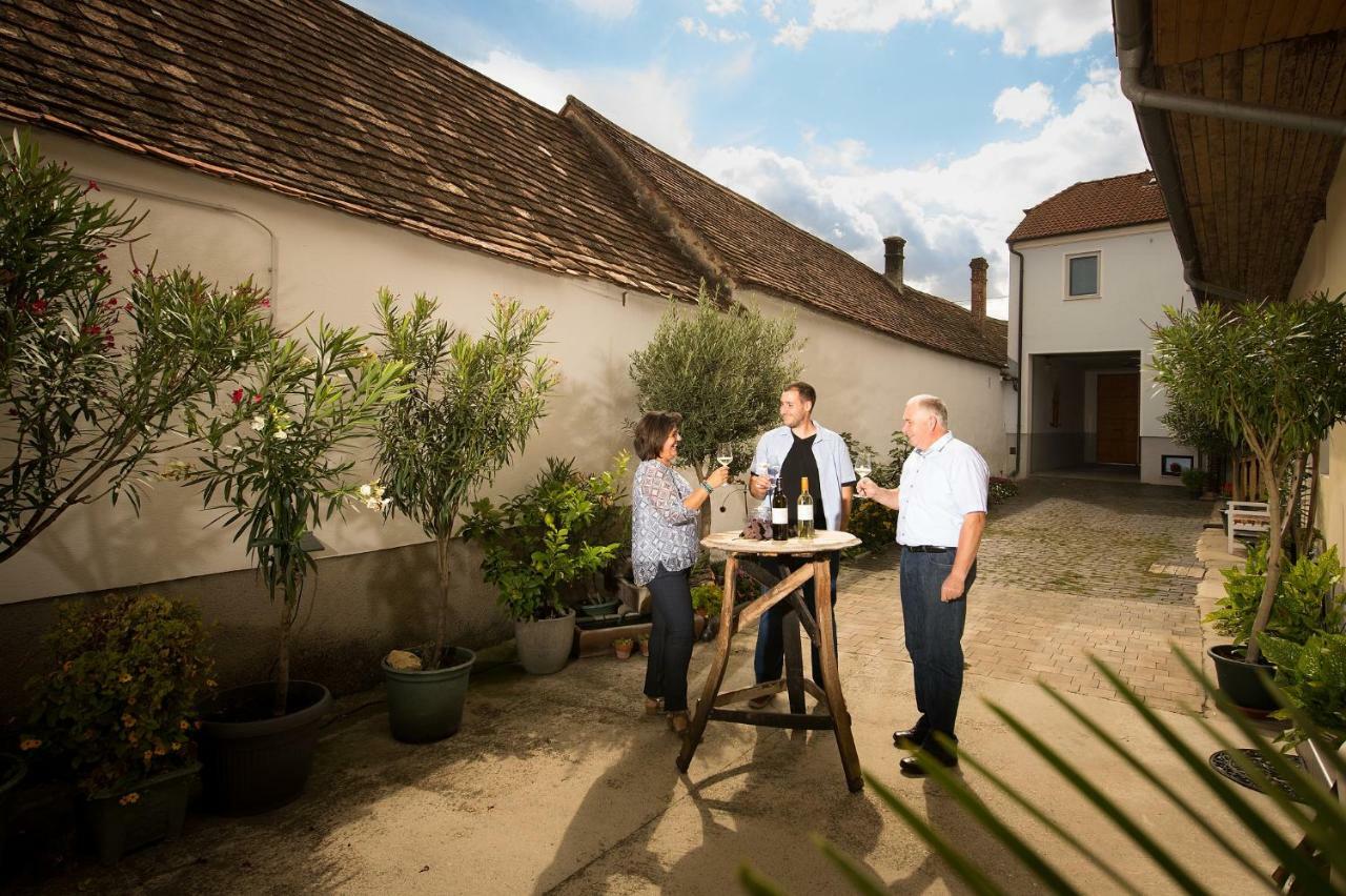 Weingut Familie Krell Hotel Mitterretzbach Buitenkant foto