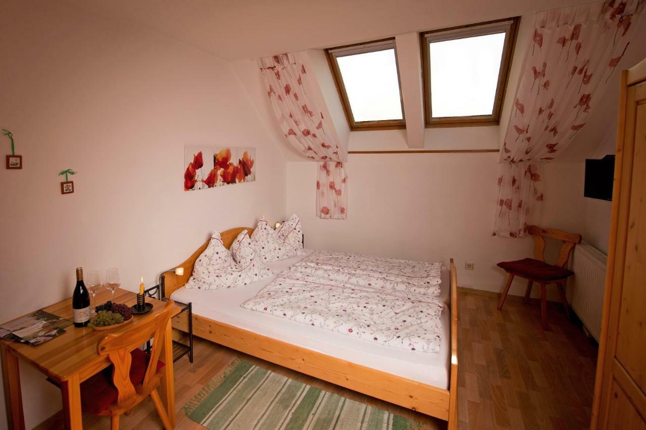 Weingut Familie Krell Hotel Mitterretzbach Buitenkant foto