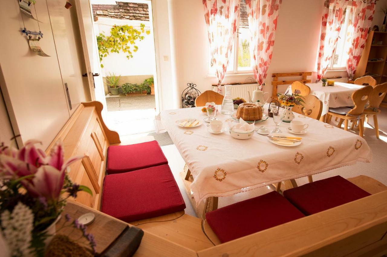 Weingut Familie Krell Hotel Mitterretzbach Buitenkant foto